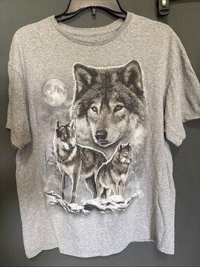 Gray Wolf Graphic Tee - Gray